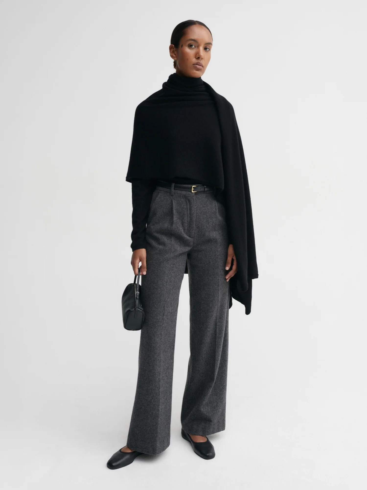 Almada Label - Meja Scarf Black
