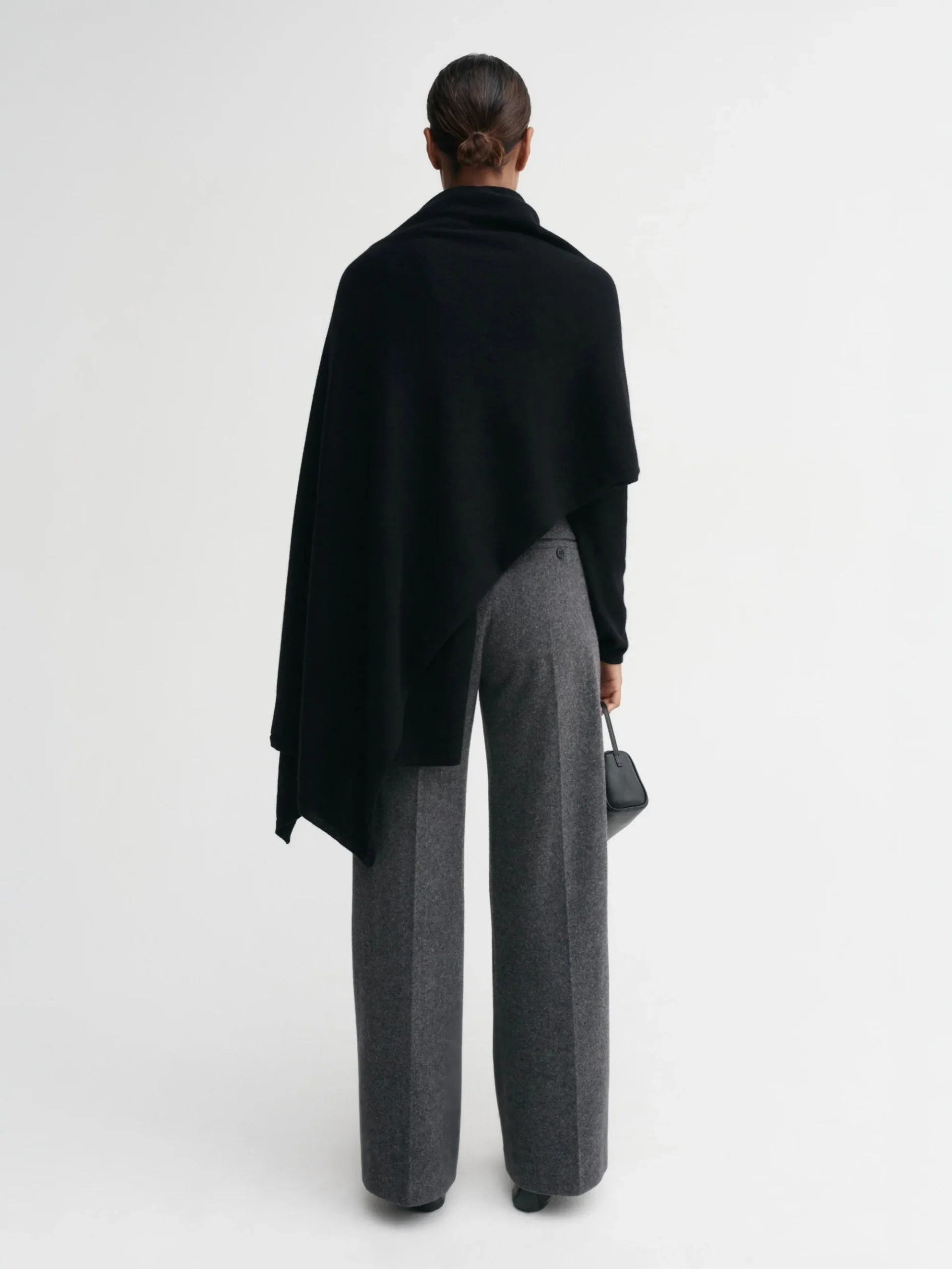 Almada Label - Meja Scarf Black