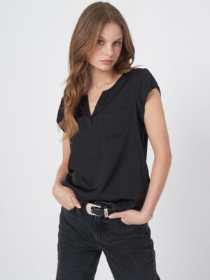 Repeat Cashmere - Short-Sleeved Silk Top With Pocket Black
