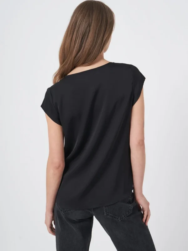 Repeat Cashmere - Short-Sleeved Silk Top With Pocket Black