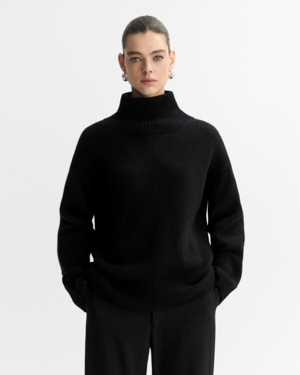 Soft Goat - Boyfriend Turtleneck Black