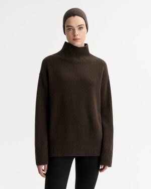 Soft Goat - Boyfriend Turtleneck Mocha