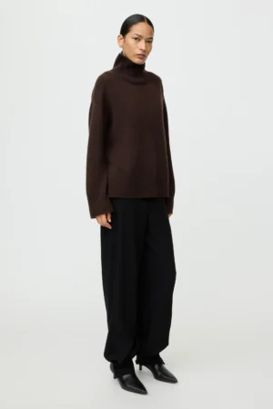 Soft Goat - Boyfriend Turtleneck Mocha