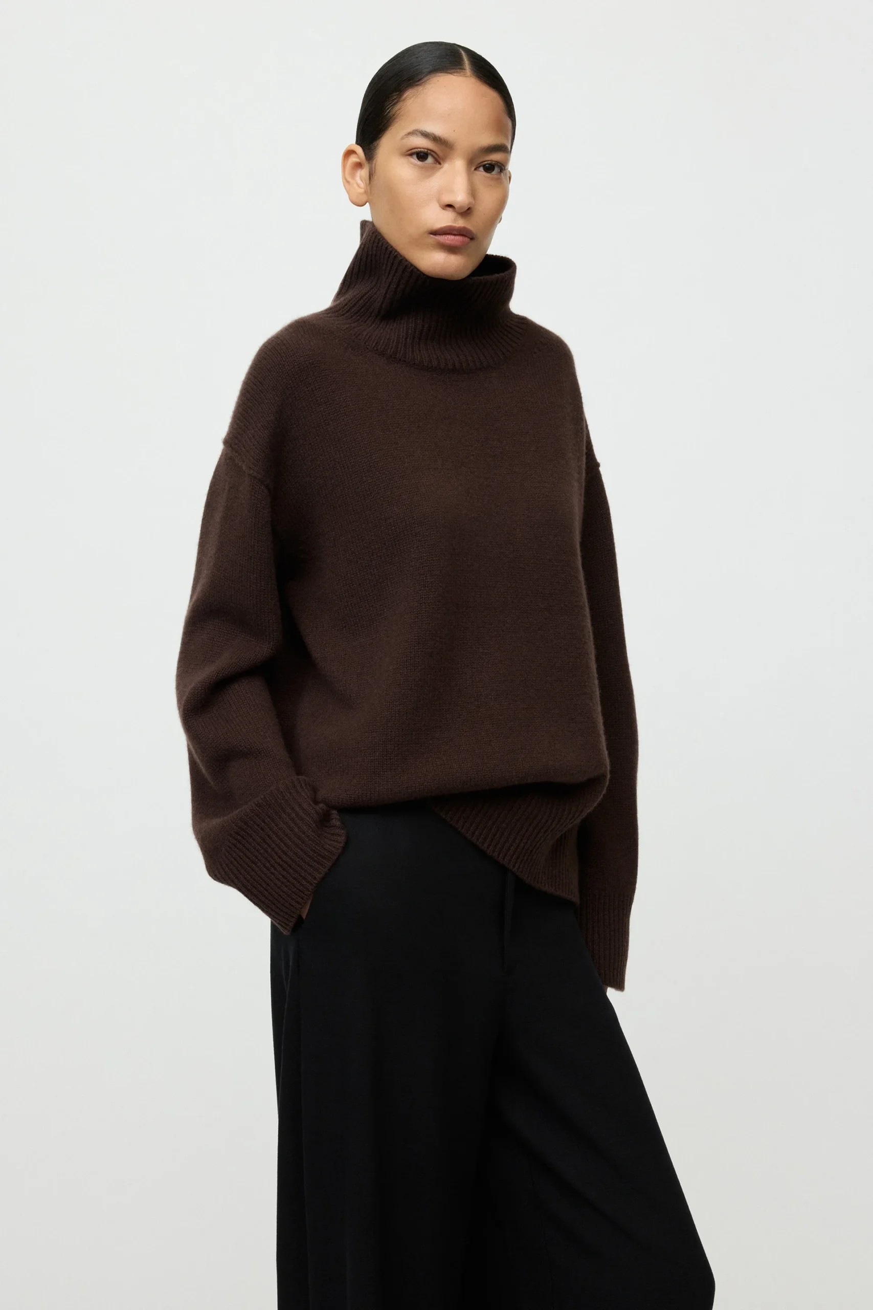Soft Goat - Boyfriend Turtleneck Mocha