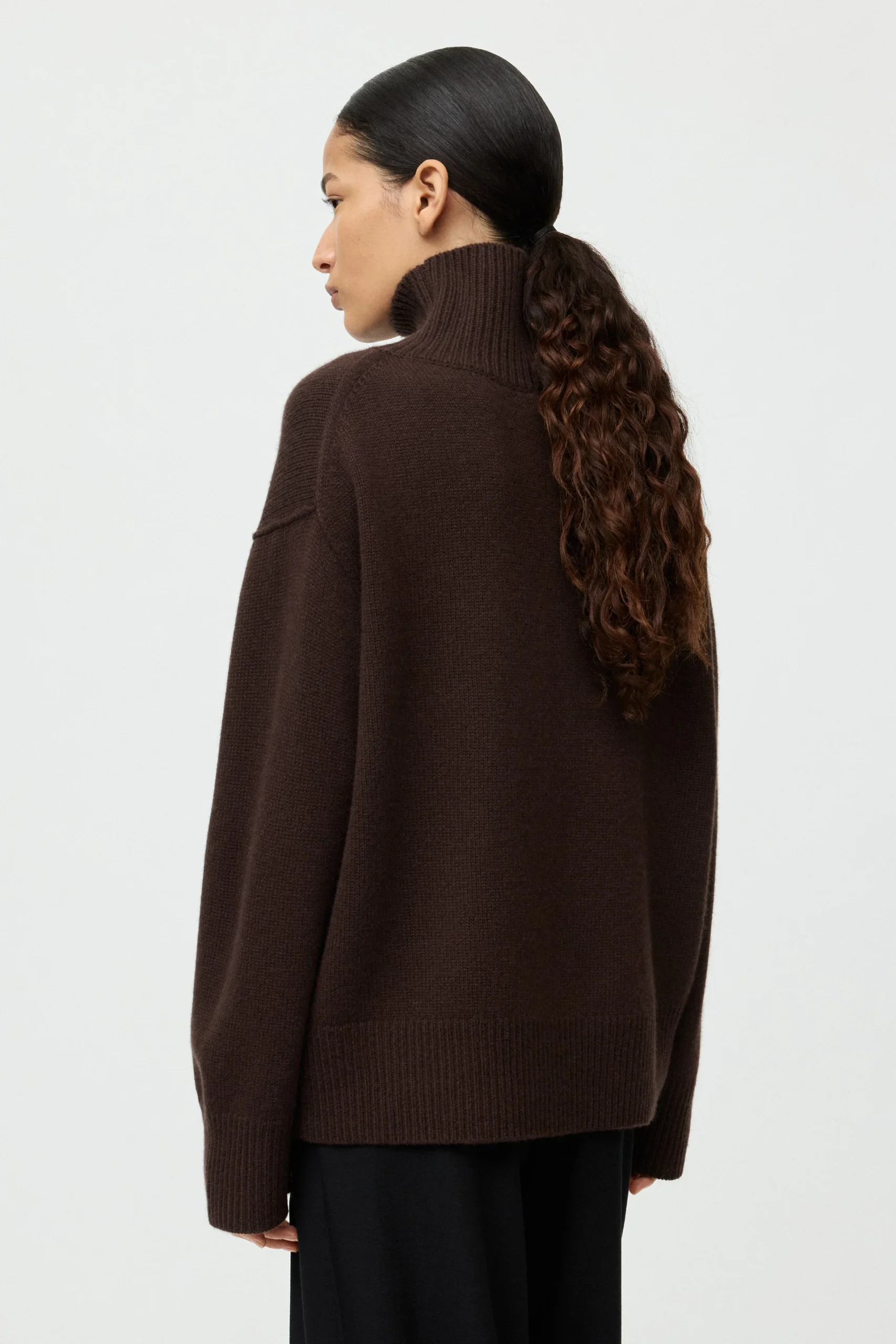 Soft Goat - Boyfriend Turtleneck Mocha