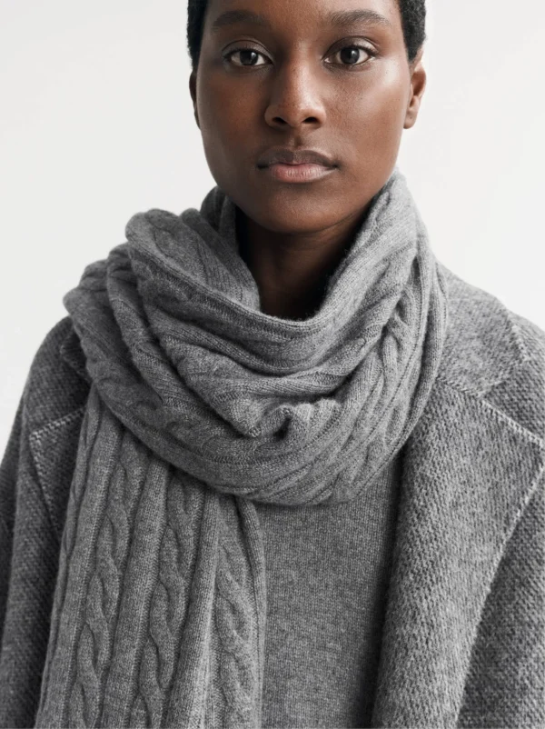 Soft Goat - Cable Knit Scarf Grey