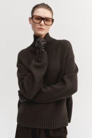 Almada Label - Nola Turtleneck Sweater Chocolate