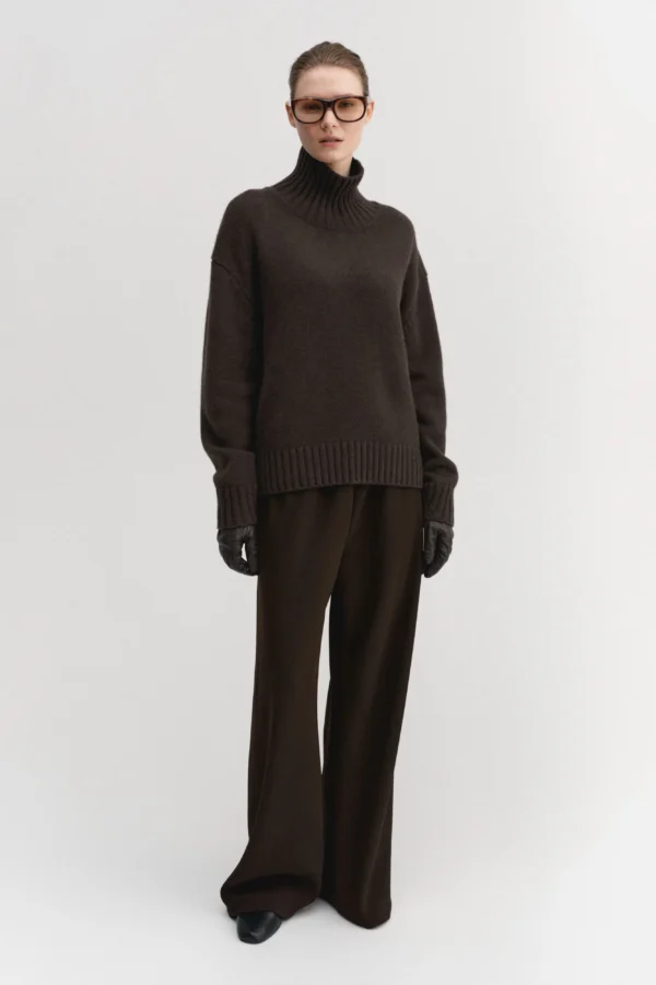 Almada Label - Nola Turtleneck Sweater Chocolate
