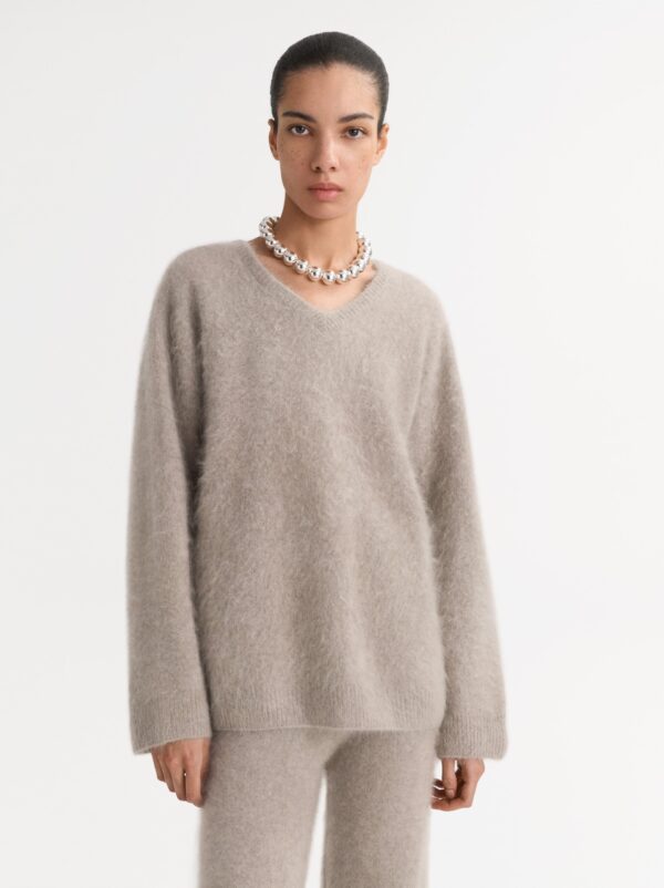 Soft Goat - Brushed V-Neck Greige