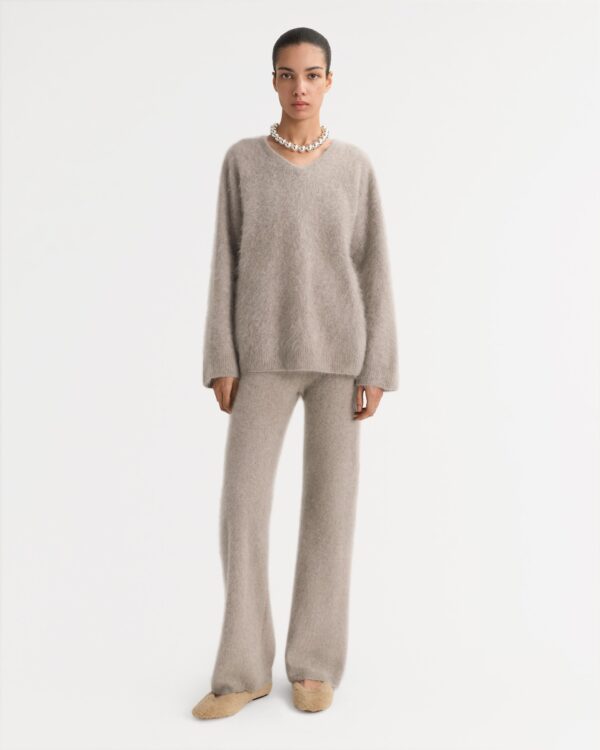 Soft Goat - Brushed V-Neck Greige
