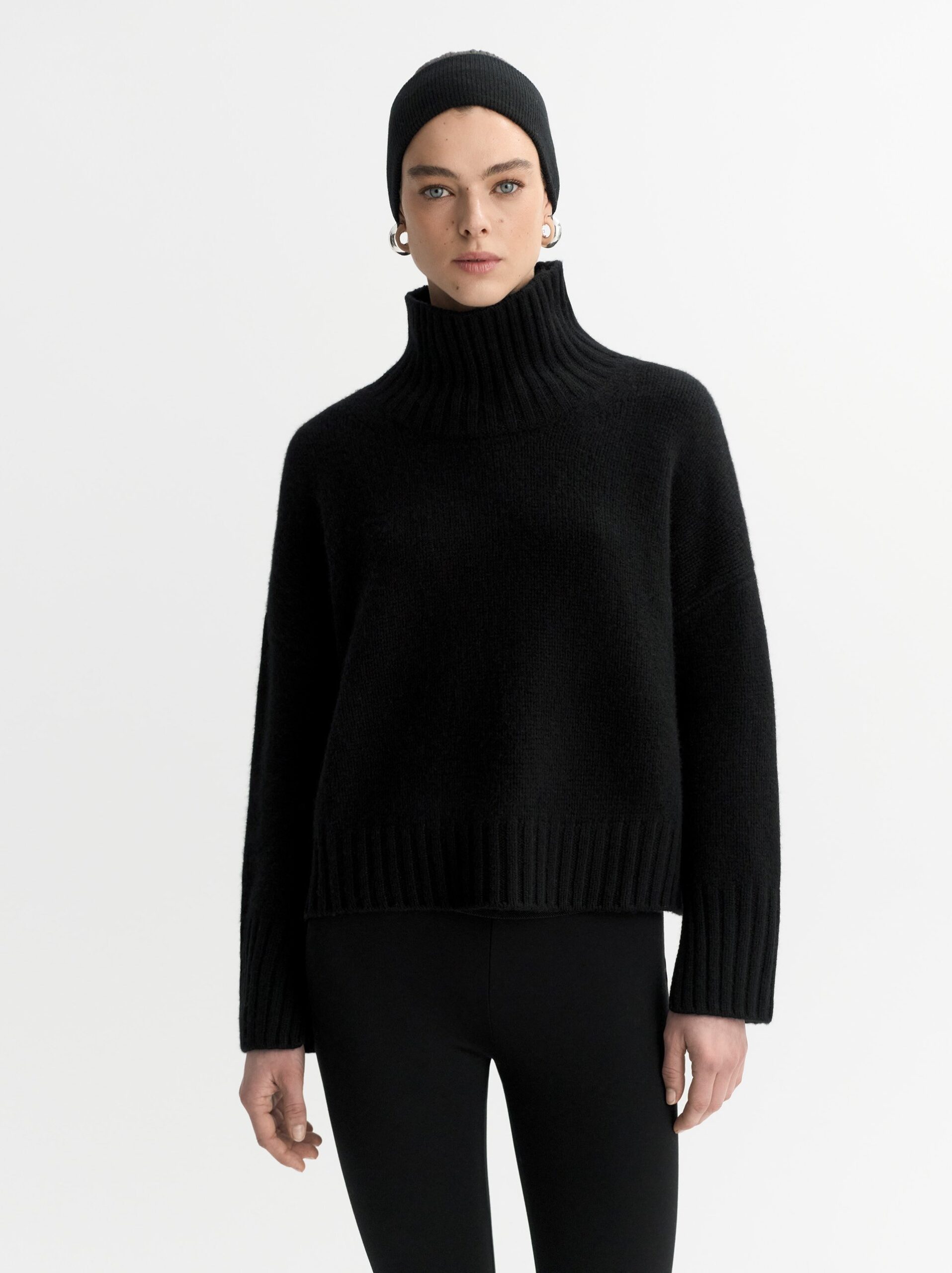 Soft Goat - Girlfriend Turtleneck Black