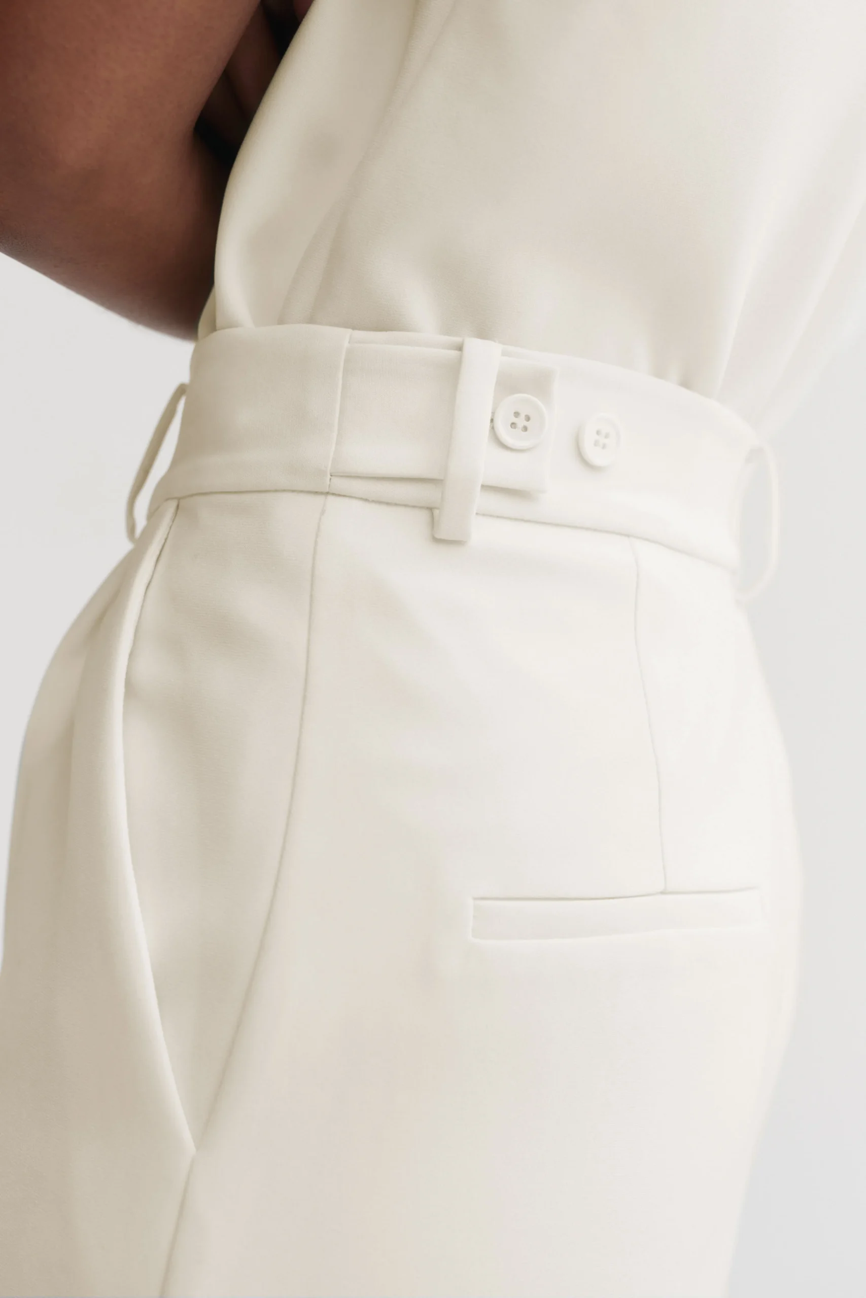 Almada Label - Blair Crepe Shorts Cream