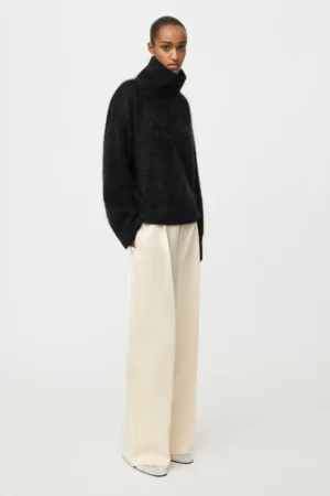 Soft Goat - Brushed Boyfriend Turtleneck Black