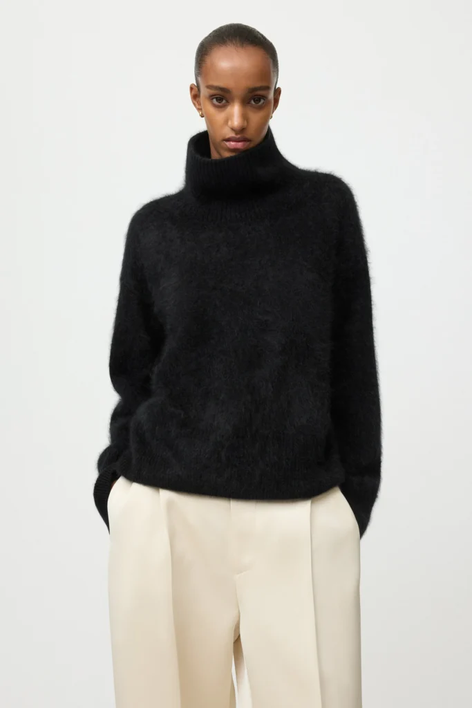 Soft Goat - Brushed Boyfriend Turtleneck Black