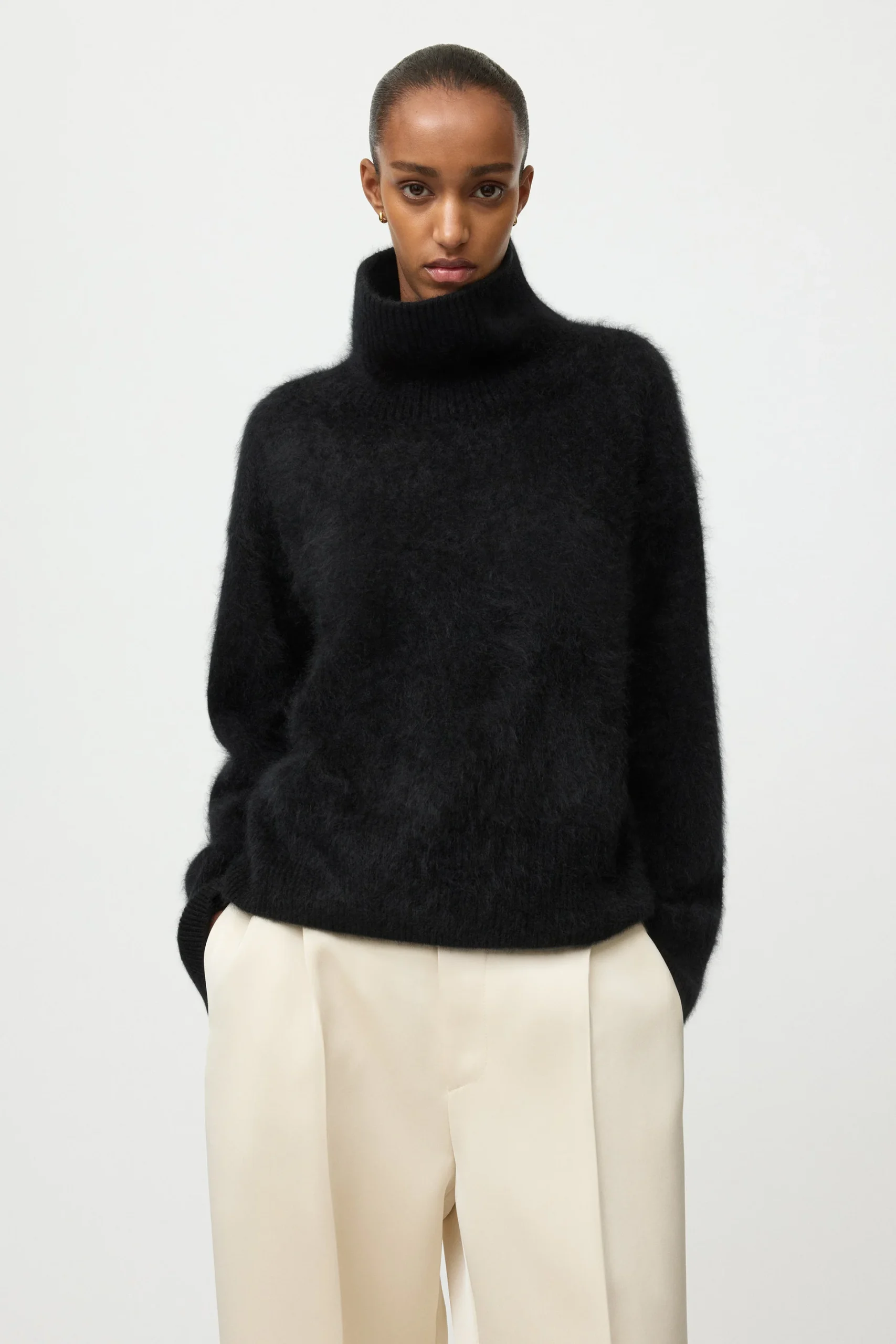Soft Goat - Brushed Boyfriend Turtleneck Black