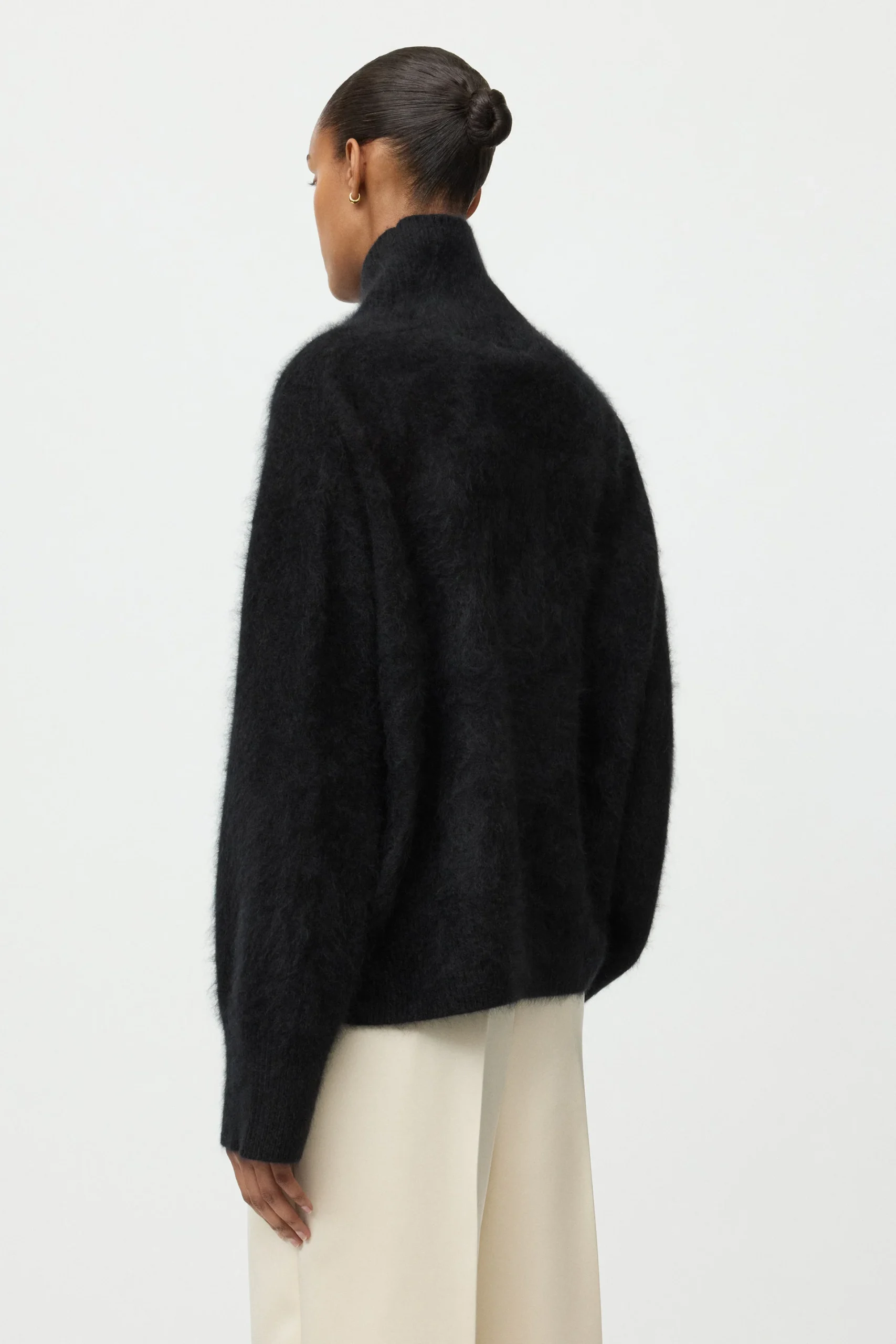 Soft Goat - Brushed Boyfriend Turtleneck Black