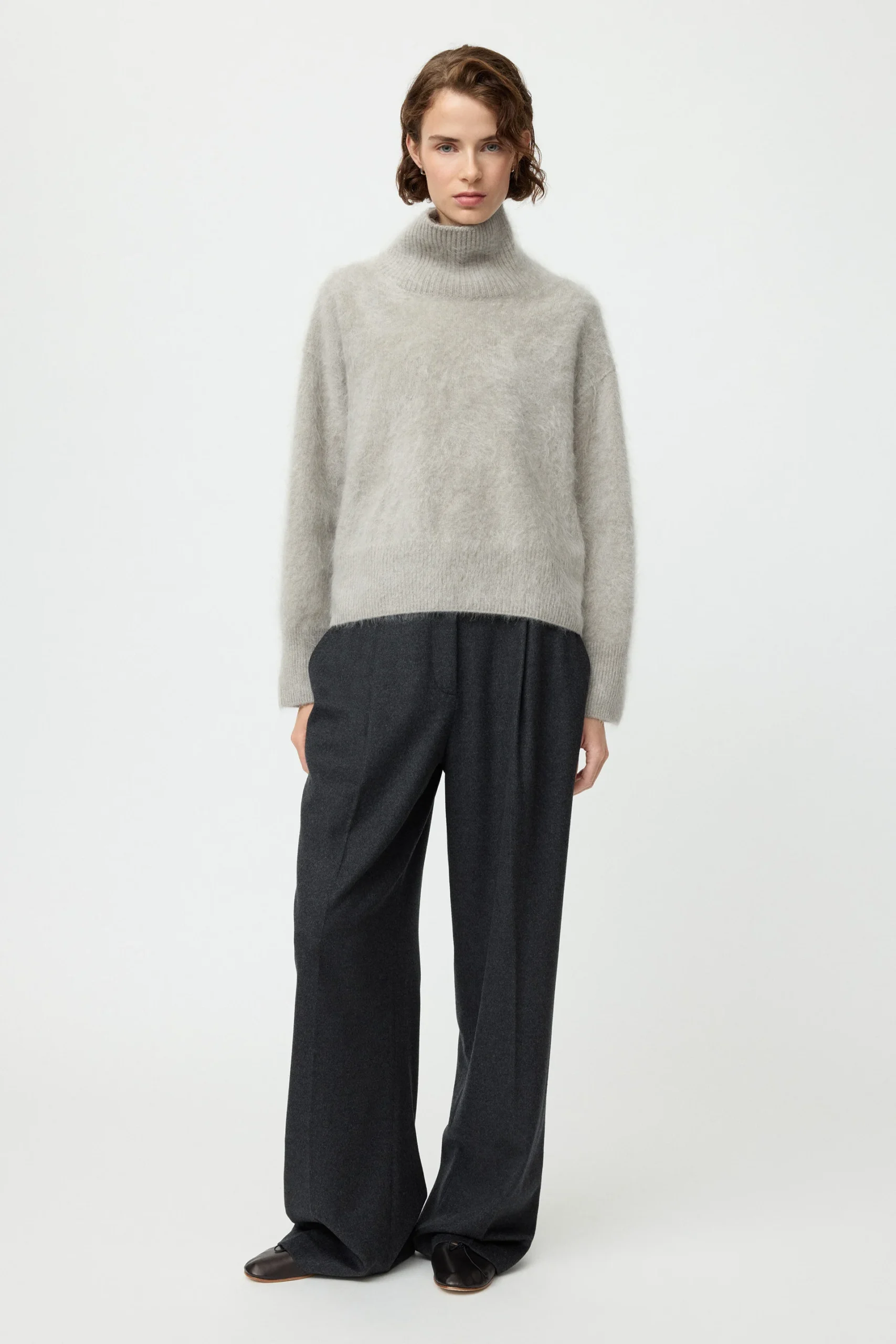 Soft Goat - Brushed Boyfriend Turtleneck Greige
