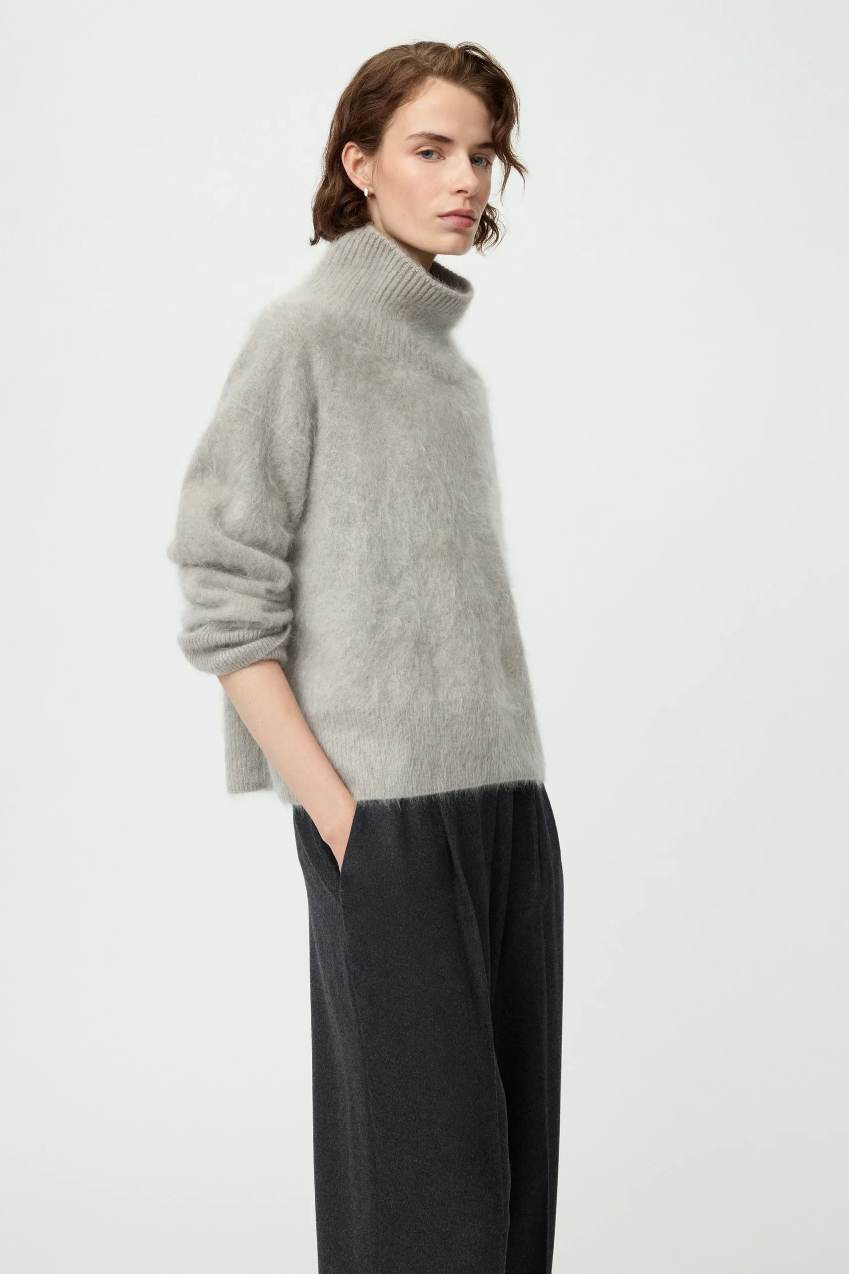 Soft Goat - Brushed Boyfriend Turtleneck Greige
