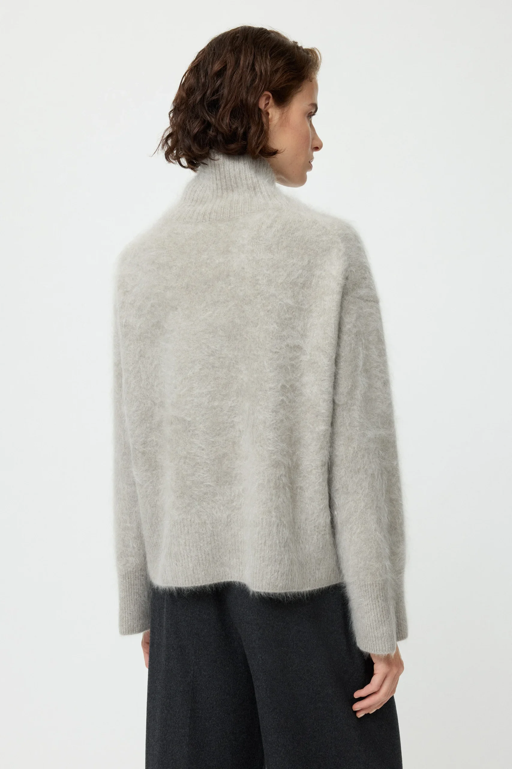 Soft Goat - Brushed Boyfriend Turtleneck Greige