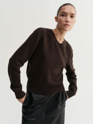 Almada Label - Gaelle V-Neck Sweater Chocolate