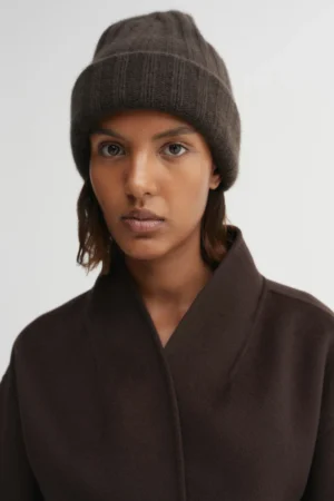 Almada Label - Roe Cashmere Beanie Chocolate